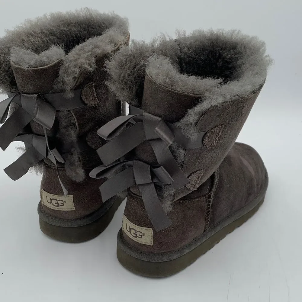 UGG Bailey Bow/Double Bow in grey big girl size 4